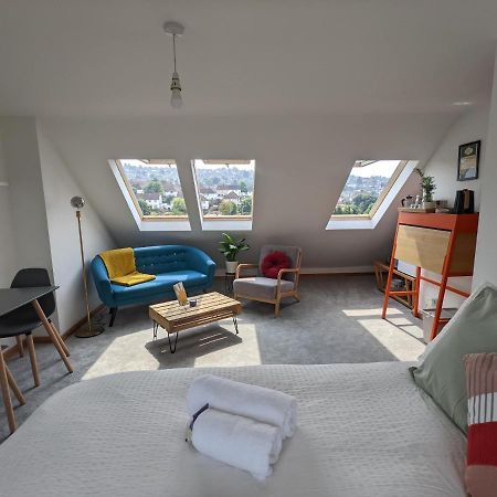 *Large Unique Retro Private Attic & Bathroom* Brighton Eksteriør bilde