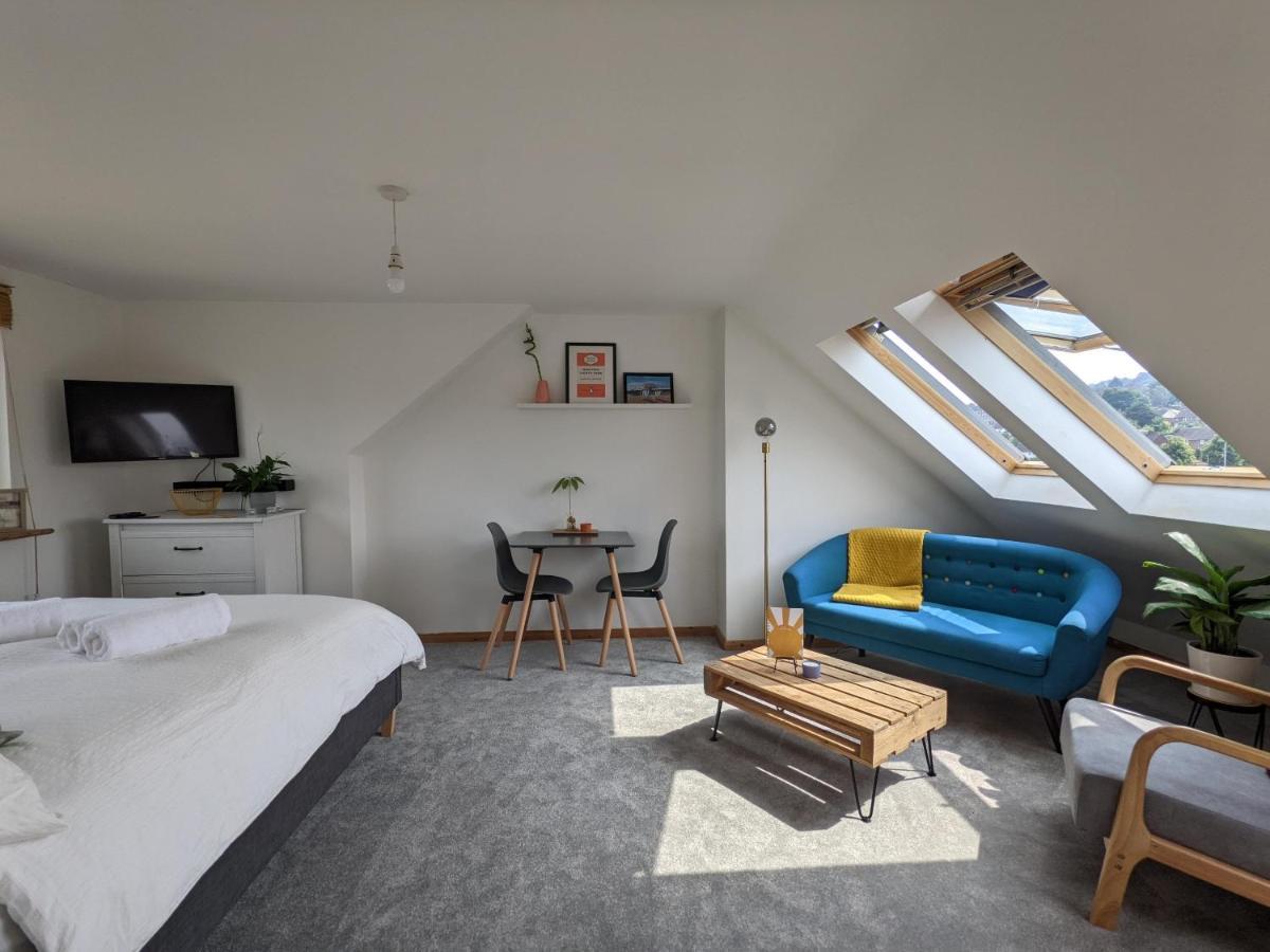 *Large Unique Retro Private Attic & Bathroom* Brighton Eksteriør bilde