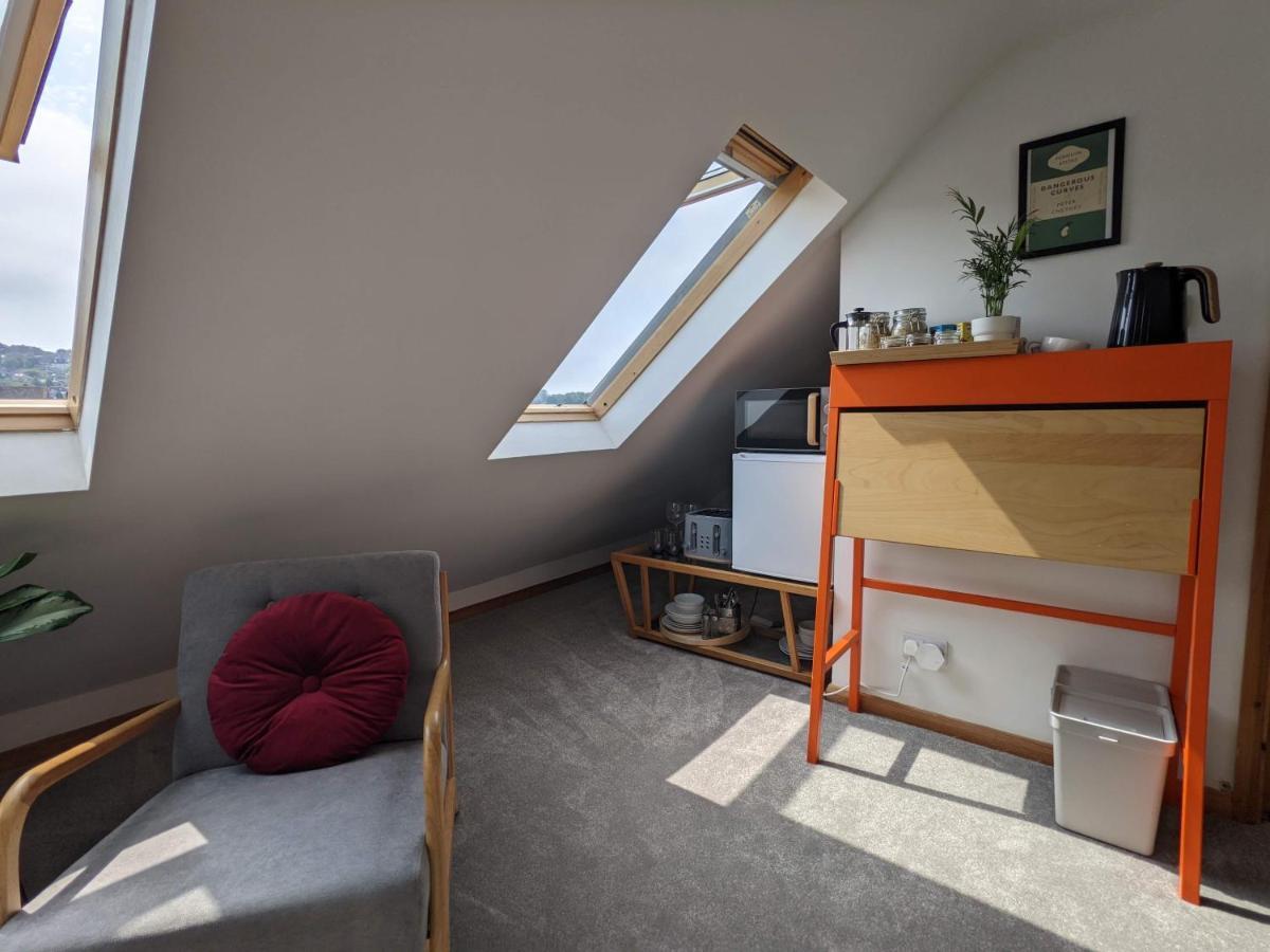 *Large Unique Retro Private Attic & Bathroom* Brighton Eksteriør bilde