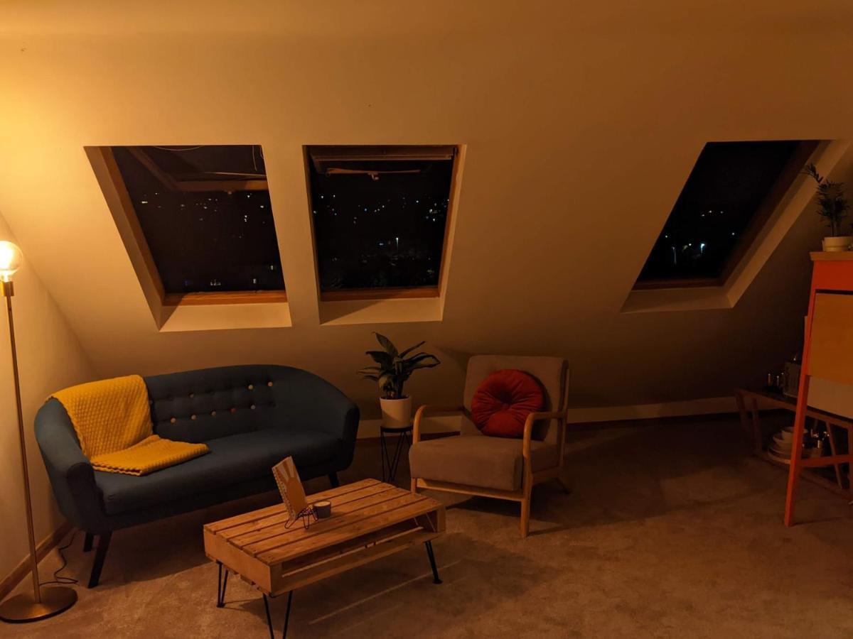 *Large Unique Retro Private Attic & Bathroom* Brighton Eksteriør bilde